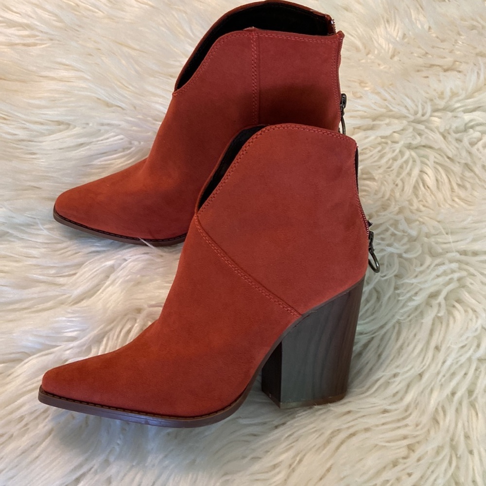 QUPID Booties never been worn size 8.5 beautiful color heel is 4” - Picture 2 of 12